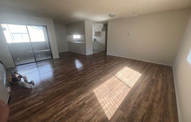 2 beds, 2 baths, $2,595, Unit 07