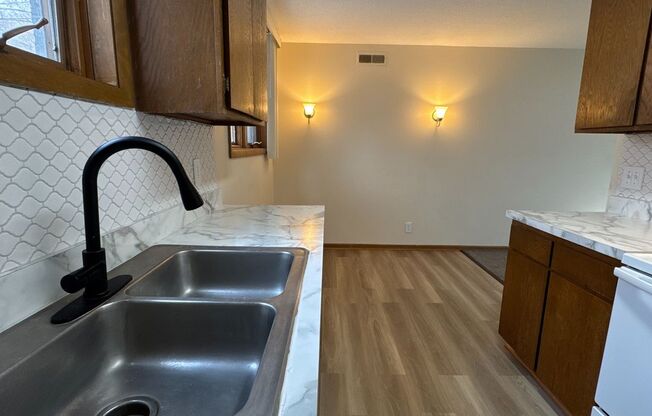 1 bed, 1 bath, $775, Unit 5