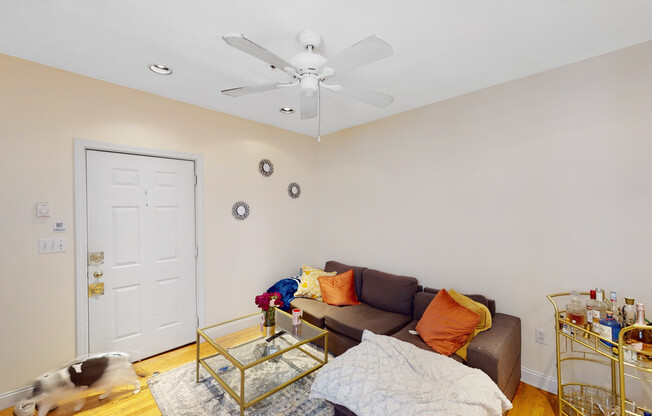 3 beds, 2 baths, 800 sqft, $4,895, Unit 17