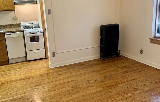 Studio, 1 bath, 300 sqft, $1,435, Unit 644-411