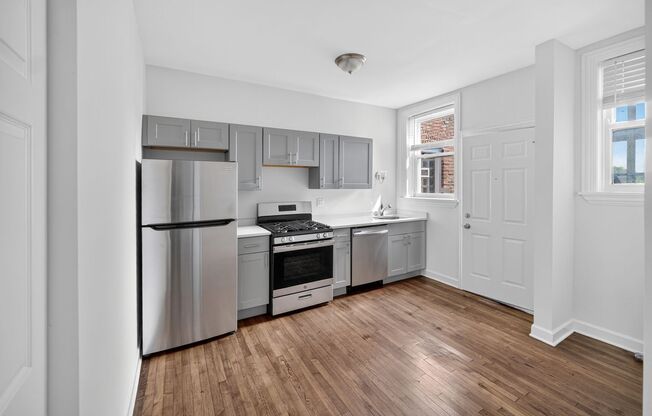3 beds, 2 baths, 1,250 sqft, $2,600, Unit 6585-3