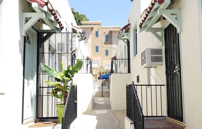 1 bed, 1 bath, $2,195, Unit 1514 1/4 N Glendale Blvd