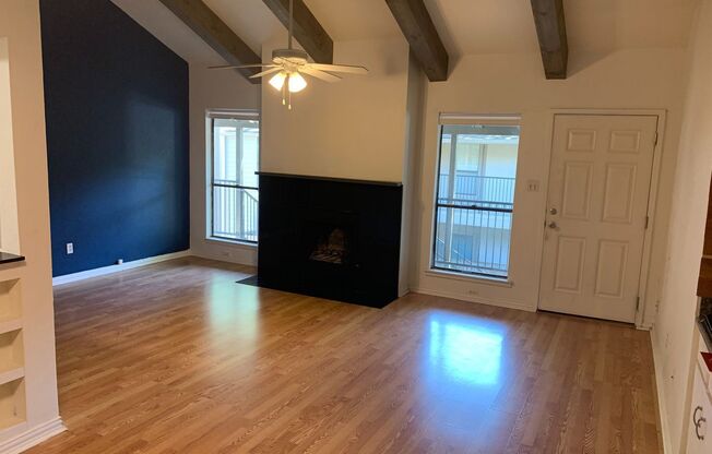 1100 Augusta Dr 8