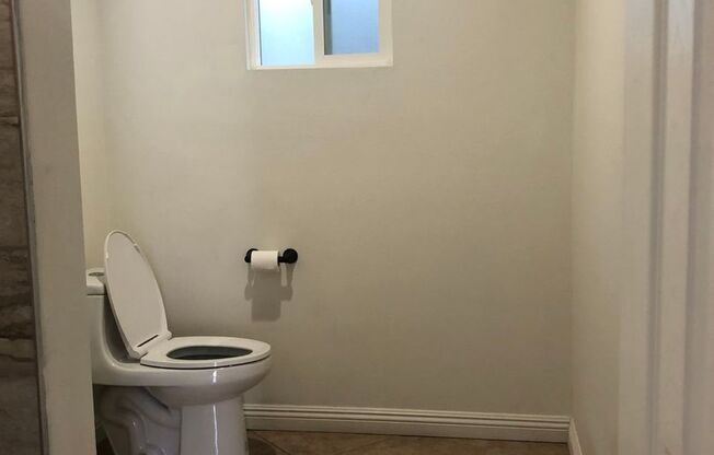 Studio, 1 bath, 450 sqft, $695