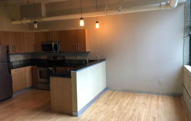 2 beds, 1 bath, 1,054 sqft, $1,825, Unit 202