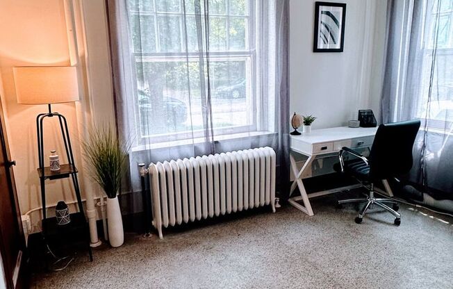 Studio, 1 bath, 450 sqft, $725, Unit 205