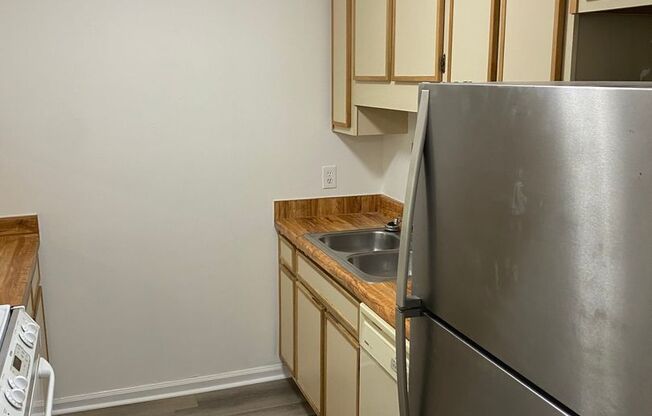 Recently Remodeled 2 Bedroom 1 Bathroom Duplex!