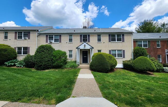 1 bed, 1 bath, 663 sqft, $1,995, Unit D-05