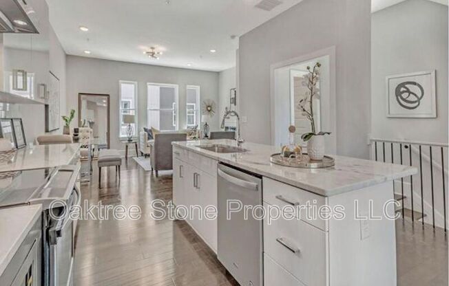 456 PKWY DR NE