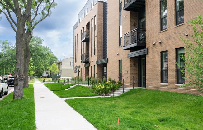 Studio, 1 bath, 411 sqft, $1,279, Unit 309
