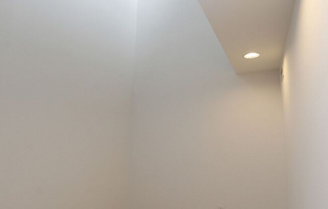 1 bed, 1 bath, 1,000 sqft, $1,695, Unit Unit 6-137