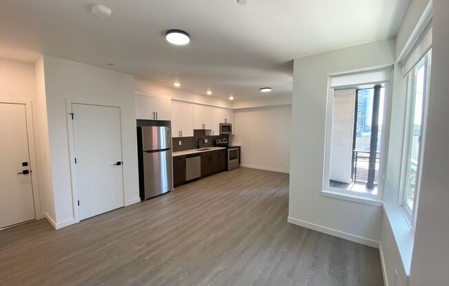 1 bed, 1 bath, 575 sqft, $1,350, Unit 10