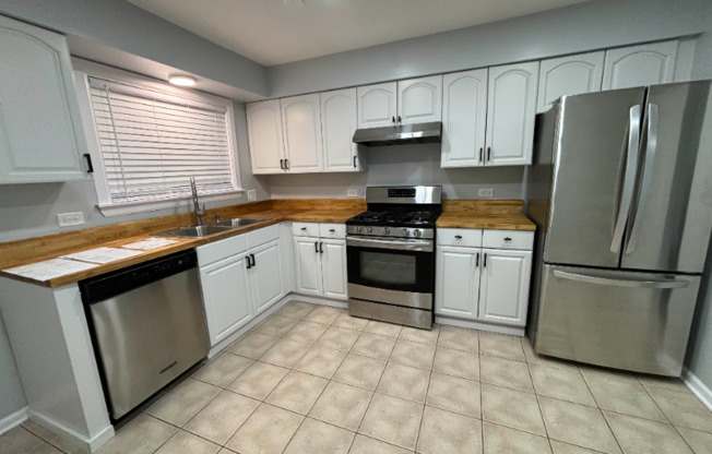 489 LESLIE CT