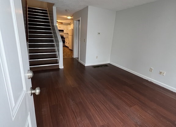43 HILLWOOD ST
