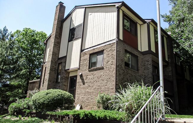 Spacious 4 Bedroom 3.5 Bathroom End Unit Townhome In Popular Deer Run Crossing Community