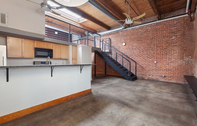 Industrial-Chic 2/2 Loft with Garage Near BeltLine & Downtown
