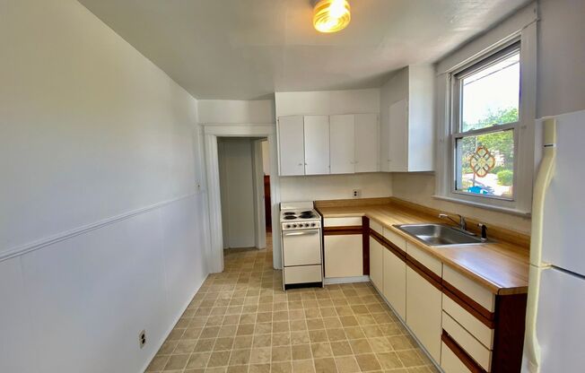 Studio, 1 bath, 400 sqft, $945, Unit 3