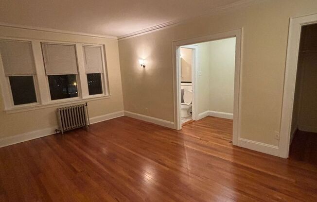 Studio, 1 bath, 421 sqft, $1,900, Unit 25