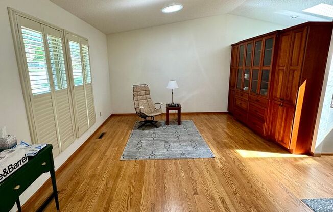 Furnished home 2 bedroom plus bonus room. SHORT term lease