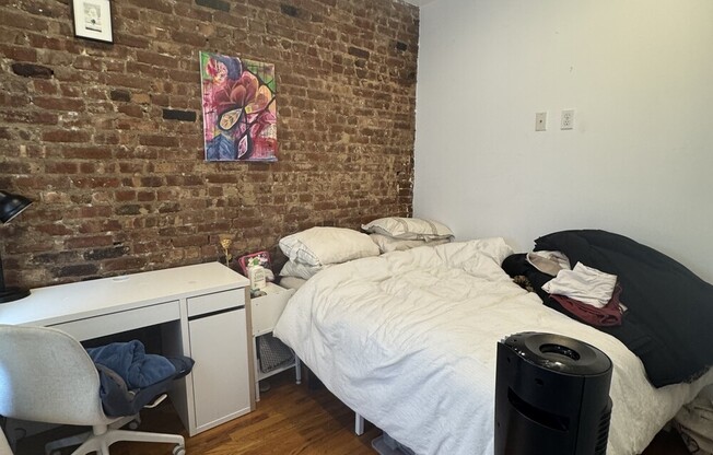 2 beds, 1 bath, $4,150, Unit 27