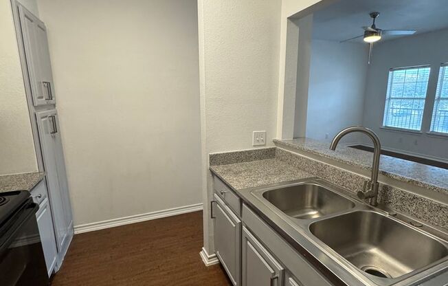 1 bed, 1 bath, 844 sqft, $1,175, Unit 5H-202