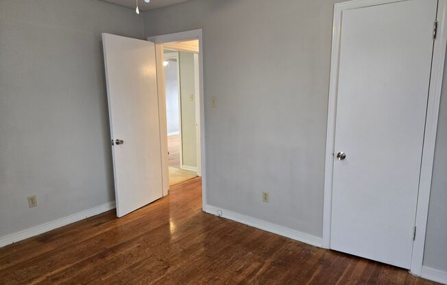 2 beds, 1 bath, $1,295