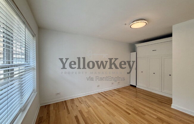 104 S MYRTLE AVE