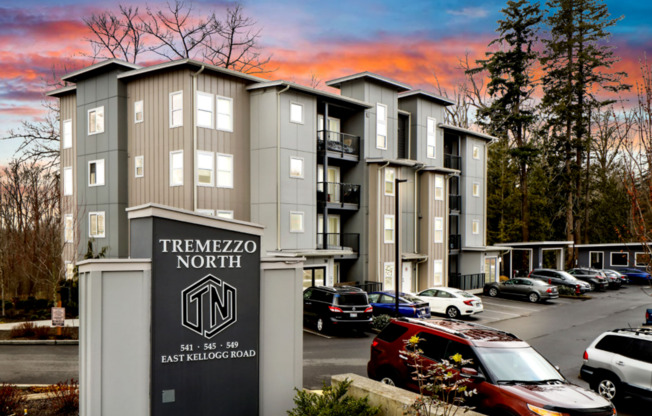 2 beds, 2 baths, 760 sqft, $1,850, Unit 545-208