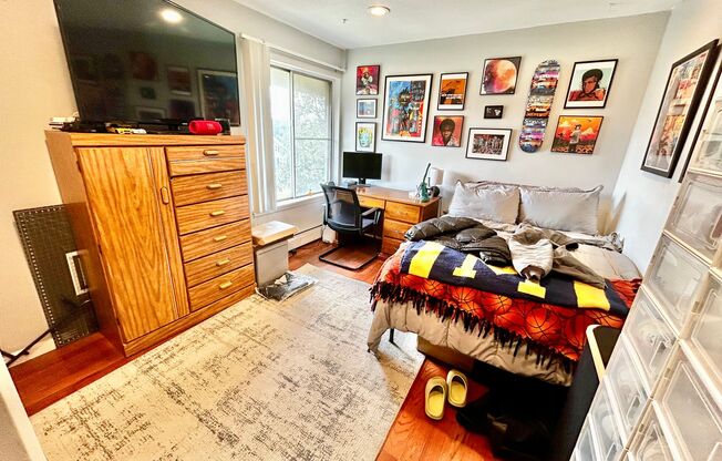 2 beds, 1 bath, 736 sqft, $2,440, Unit 16