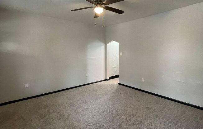 3 beds, 1 bath, $1,350, Unit Unit 1818