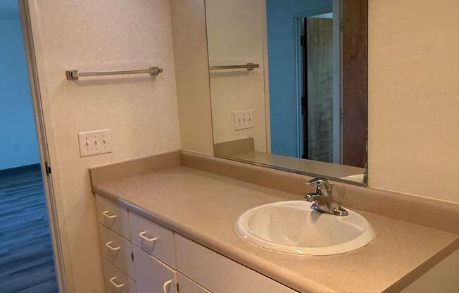 1 bed, 1 bath, 750 sqft, $1,300, Unit 306
