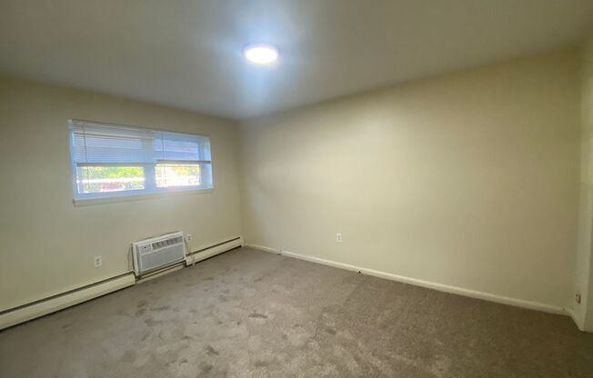 1 bed, 1 bath, 601 sqft, $1,050, Unit D02