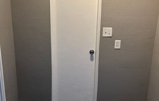 2 beds, 1 bath, 750 sqft, $1,070, Unit B05 1040 16