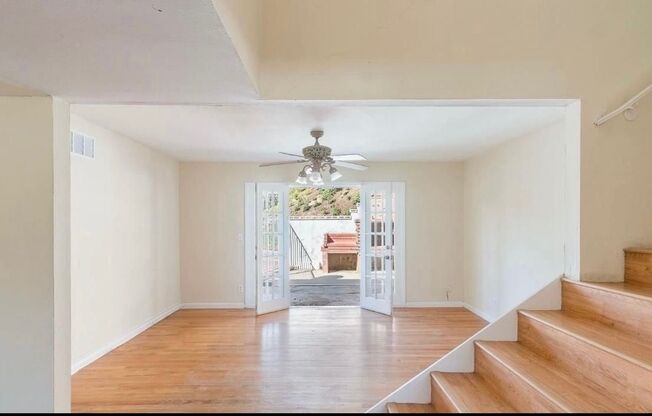 Beautiful Hillside Home in North Granada Hills !