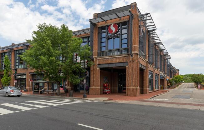 Safeway and boutique retail located near Park Crest Apartments in Glover Park DC