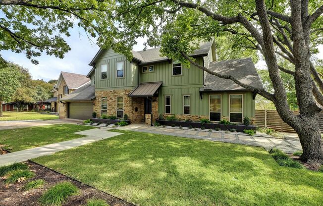 Beautiful 4-Bed Home in Highland Park West