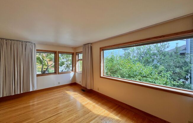 Spacious 5-Bedroom Magnolia Home with Rooftop Deck & Lake Views