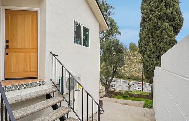 Beautifully Reimagined Hollywood Hills 3 bedroom 2 bath House with AC and Laundry Hook-ups