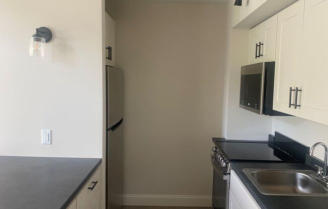 1 bed, 1 bath, 545 sqft, $1,900, Unit 420