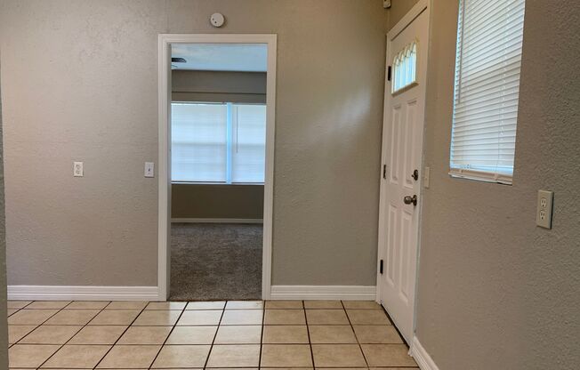 2 beds, 1 bath, $900