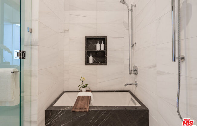 6 beds, 9.5 baths, 19,313 sqft, $80,000, Unit PH