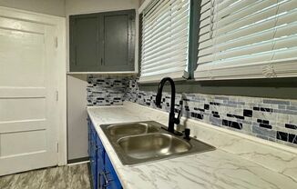 2 beds, 1 bath, $1,250