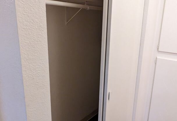1 bed, 1 bath, 700 sqft, $1,295, Unit #28