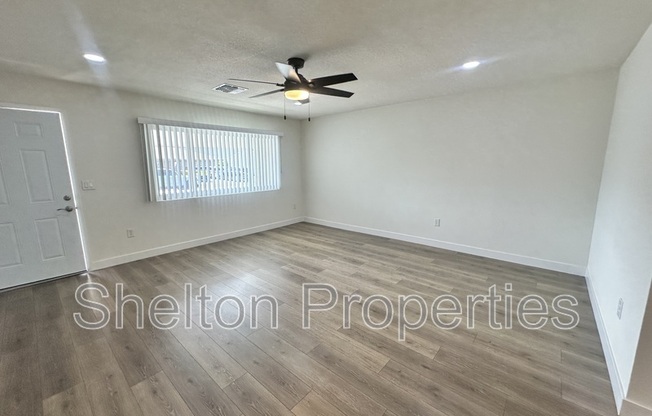 10806 W CAMELOT CIR