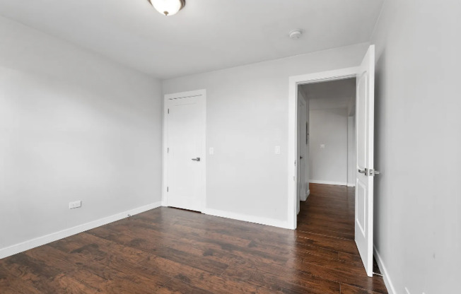 2945 W Peterson Ave