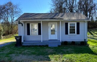 Charming and Affordable Home on quiet street (2 bedroom/1 bath)