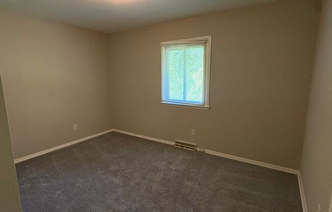 Spacious 3bedroom House  ($500.00 off first full months rent if Move in by October 1,2025)