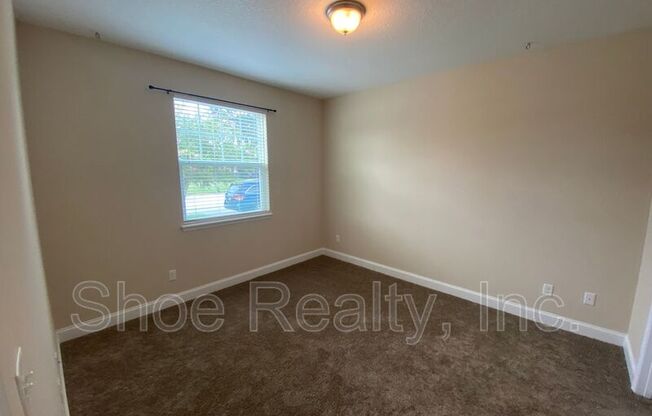 3 beds, 2.5 baths, 1,563 sqft, $1,995