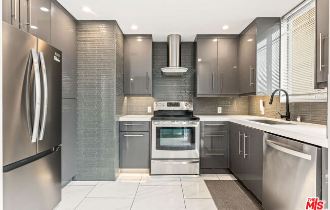 1 bed, 2 baths, 1,076 sqft, $3,750, Unit 1103