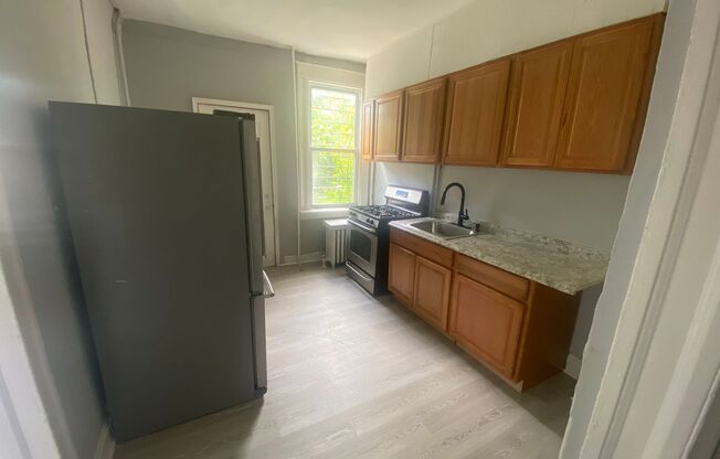 1 bed, 1 bath, $895